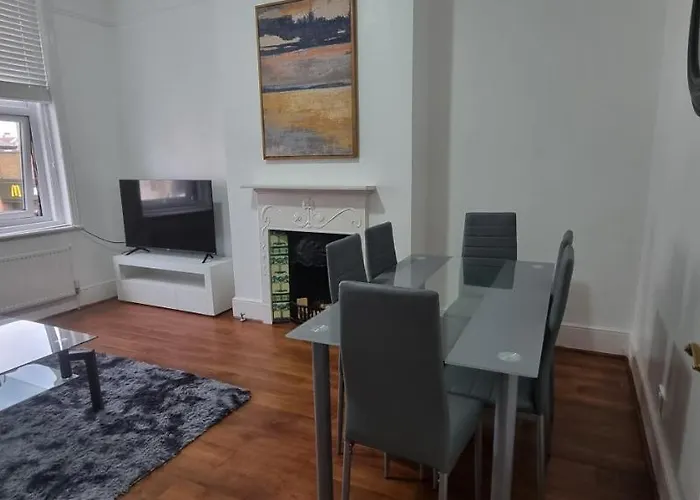 Cricklewood Broadway Guest Home
