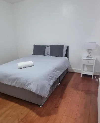 Cricklewood Broadway Guest Home