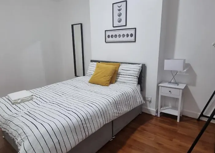 Cricklewood Broadway Guest Home